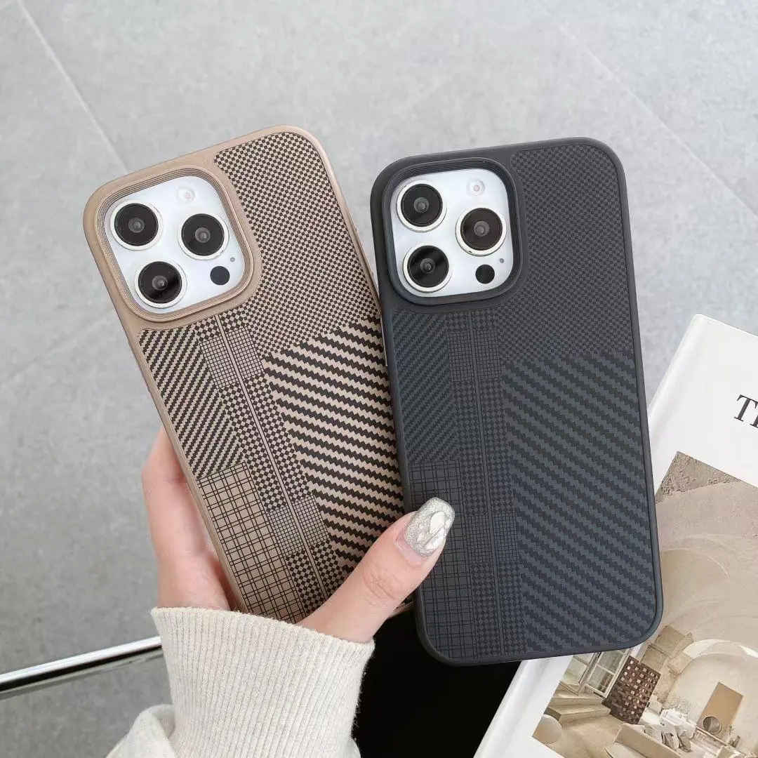 iPhone 15 Pro Max Uyumlu Geometrik Desenli Koruma Kılıfı