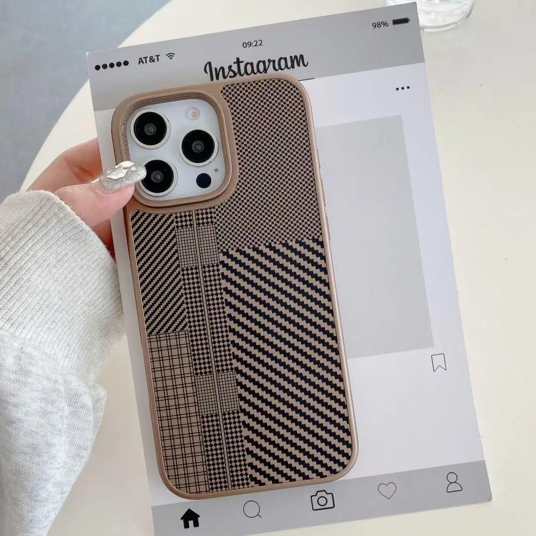 iPhone 15 Pro Max Uyumlu Geometrik Desenli Koruma Kılıfı