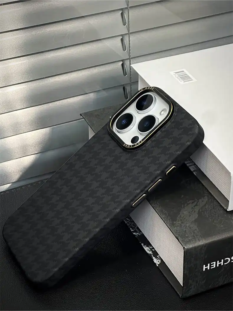 İPHONE 15 PRO UYUMLU KAZAYAĞI DESENLİ KILIF